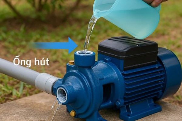cách mồi nước cho máy bơm