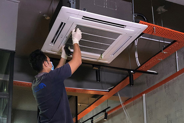 các bước vệ sinh dàn lạnh điều hòa âm trần