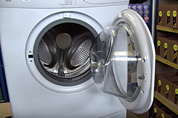 cửa máy giặt chưa được đóng kín