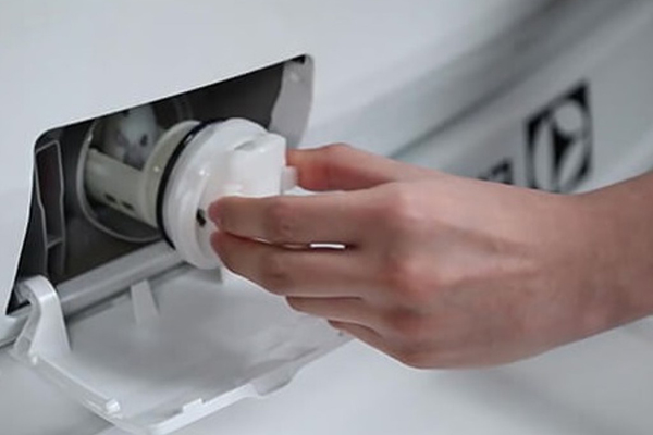 tấm lọc của van cấp nước bị tắc nghẽn