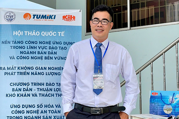 Thầy Nguyễn Văn Khấn